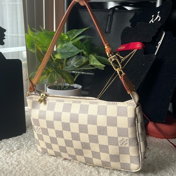 Louis Vuitton Handbags - LOUIS VUITTON WHITE DAMIER AZUR POCHETTE